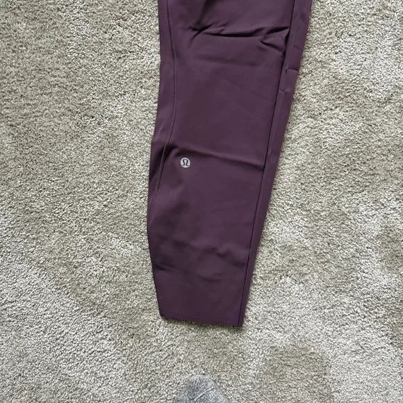 lululemon athletica Fast and Free High-Rise
Tight Leggings 25" with Pockets - Picture 11 of 12